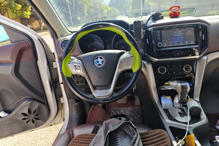 Used Venucia T70X 2016 2.0L CVT SmartFun Sport Edition Steering Wheel