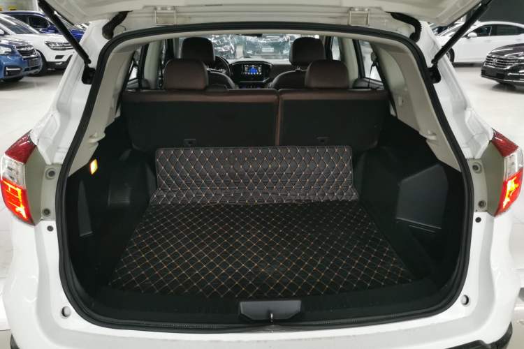Used Venucia T70X 2016 2.0L CVT SmartFun Sport Edition Trunk