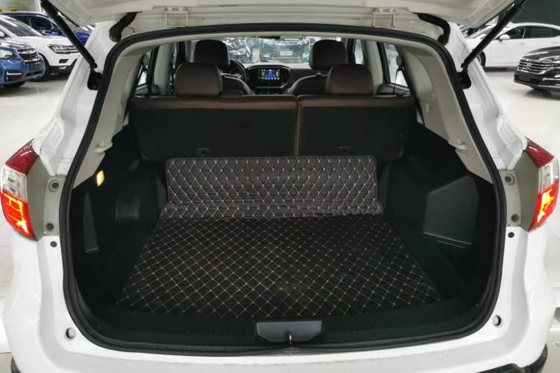 Used Venucia T70X 2016 2.0L CVT SmartFun Sport Edition Trunk
