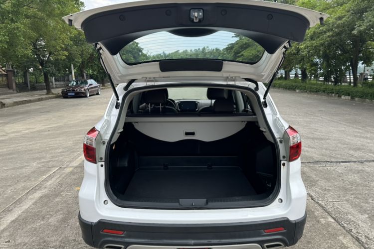 Used Venucia T70X 2016 2.0L CVT SmartFun Sport Edition Trunk