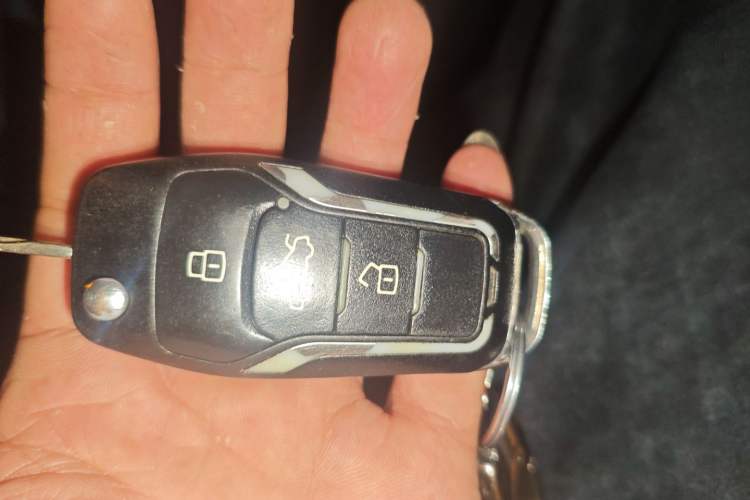 Used Venucia T70X 2016 2.0L CVT SmartFun Sport Edition Vehicle Key