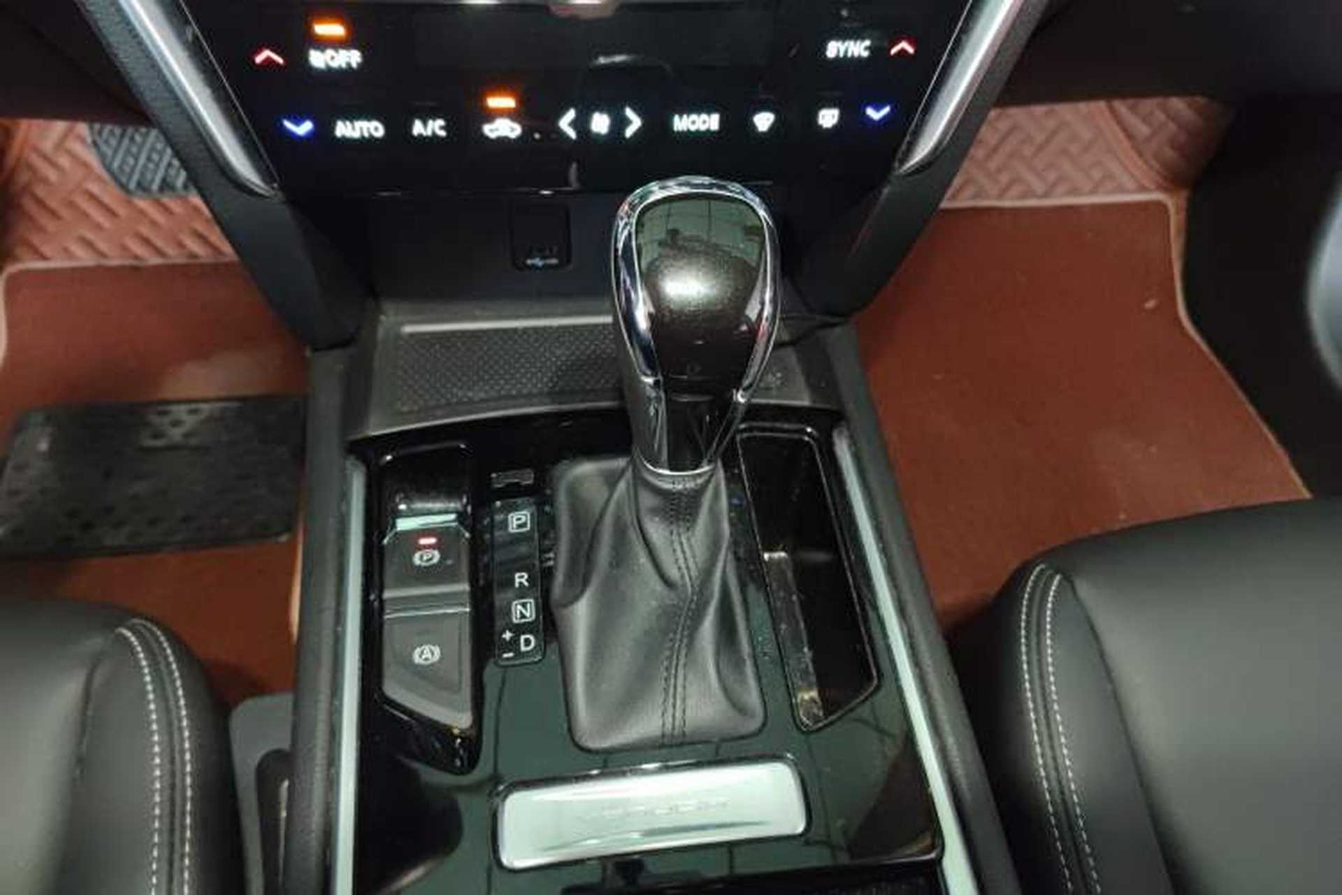 Used Venucia T90 2020 2.0L CVT Smart Connect & Smooth Drive Edition Gear Lever