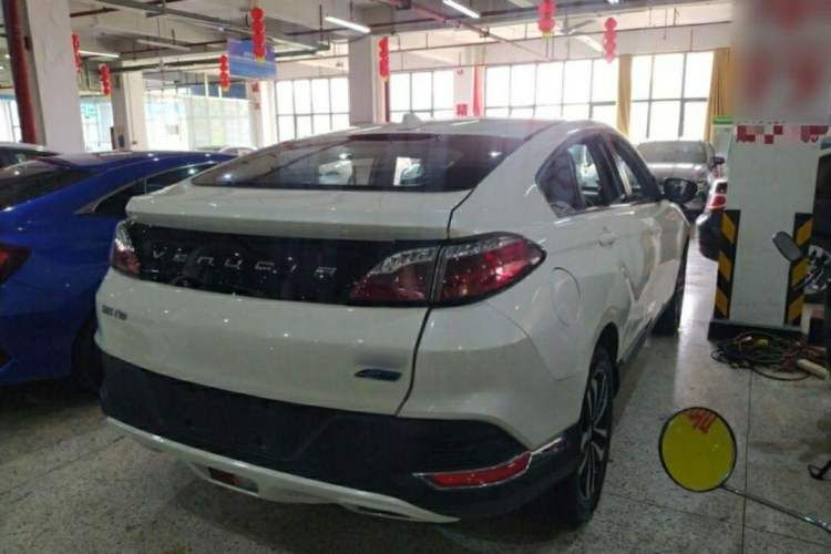 Used Venucia T90 2017 2.0L CVT Fashion Edition Exterior 3