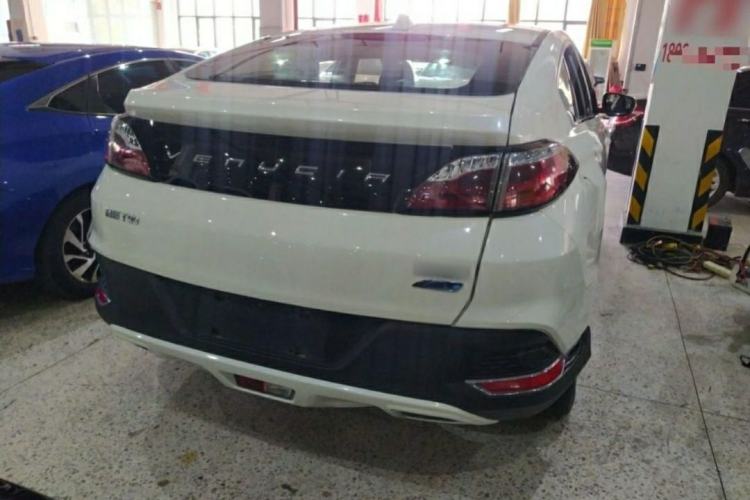 Used Venucia T90 2017 2.0L CVT Fashion Edition Exterior 4