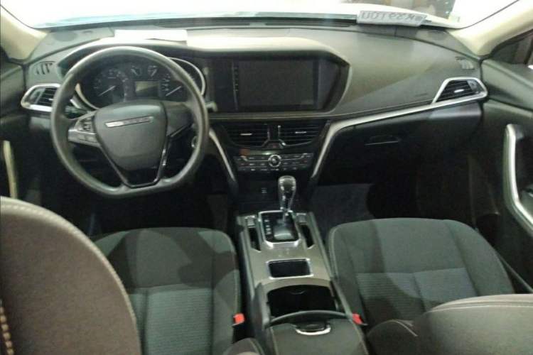 Used Venucia T90 2017 2.0L CVT Fashion Edition Interior 1