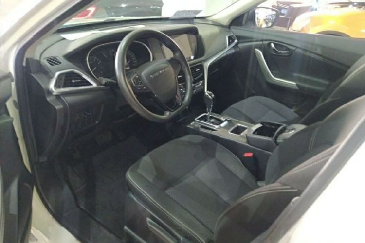 Used Venucia T90 2017 2.0L CVT Fashion Edition Interior 2
