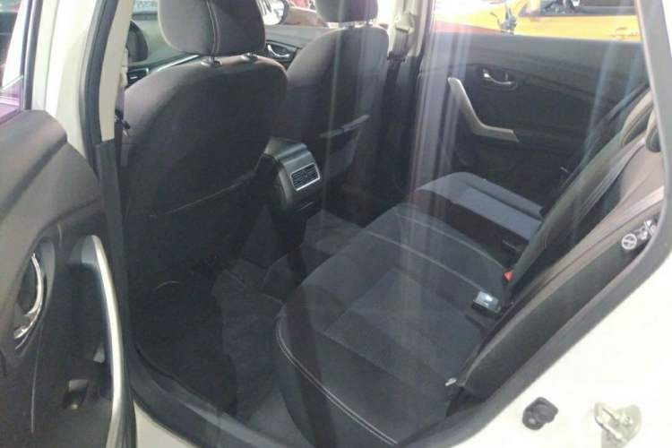 Used Venucia T90 2017 2.0L CVT Fashion Edition Interior 3