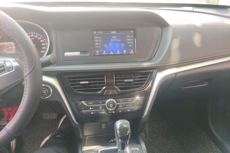 Used Venucia T90 2017 2.0L CVT Smart Edition Audio And AC Panel