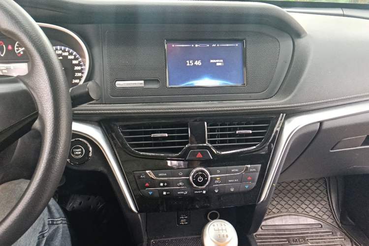 Used Venucia T90 2017 2.0L Manual Fashion Edition Audio And AC Panel