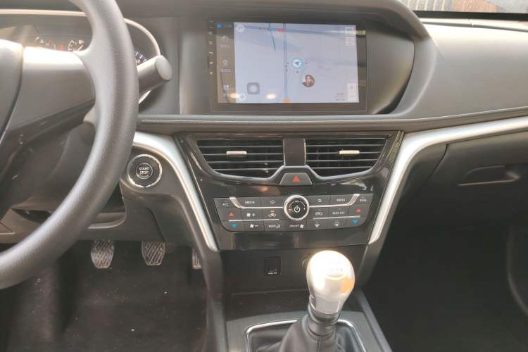Used Venucia T90 2017 2.0L Manual ChenShang Edition Audio And AC Panel