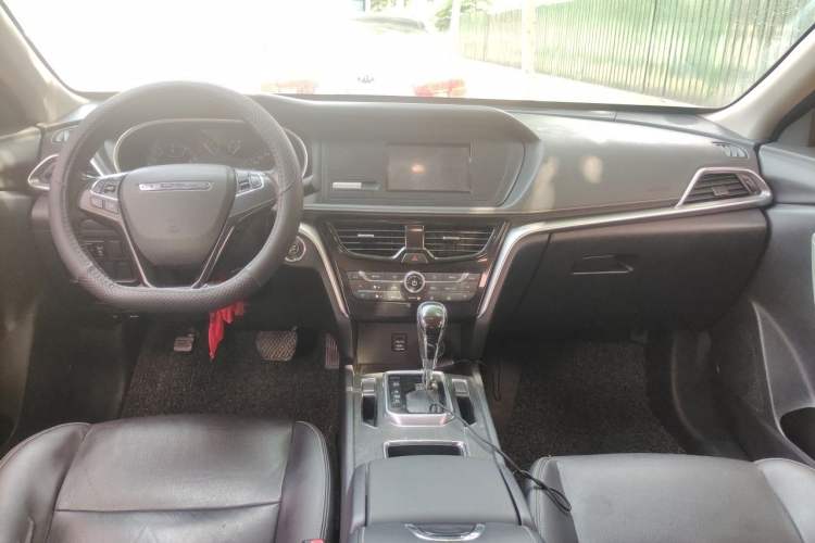 Used Venucia T90 2017 2.0L CVT Smart Edition Center Console