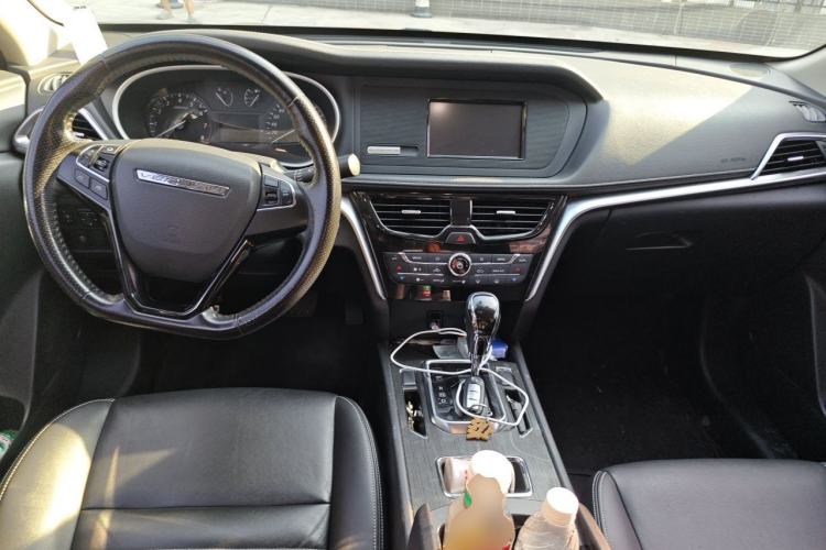 Used Venucia T90 2017 2.0L CVT Smart Edition Center Console