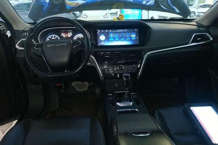 Used Venucia T90 2017 2.0L CVT Smart Edition Center Console