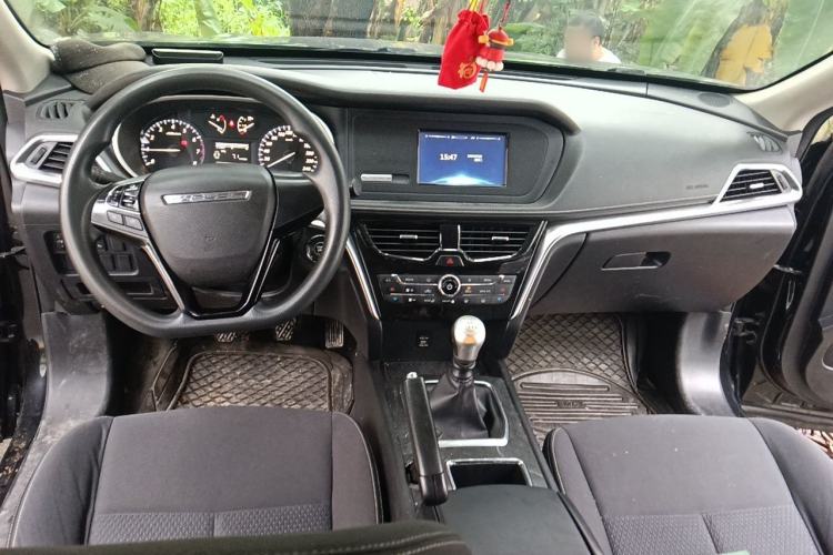 Used Venucia T90 2017 2.0L Manual Fashion Edition Center Console