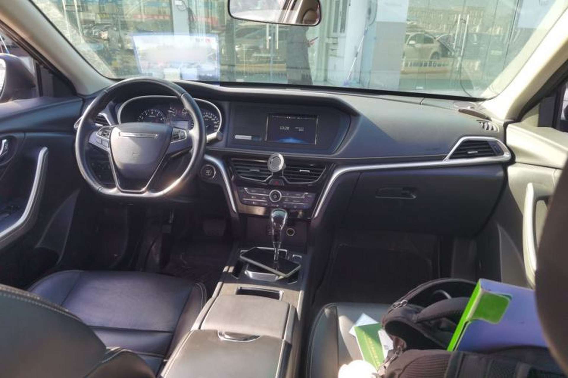 Used Venucia T90 2017 2.0L CVT Smart Edition Center Console