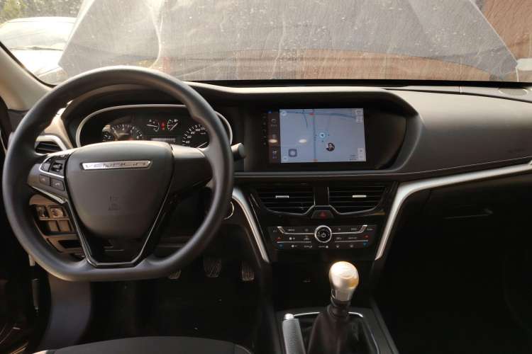 Used Venucia T90 2017 2.0L Manual ChenShang Edition Center Console