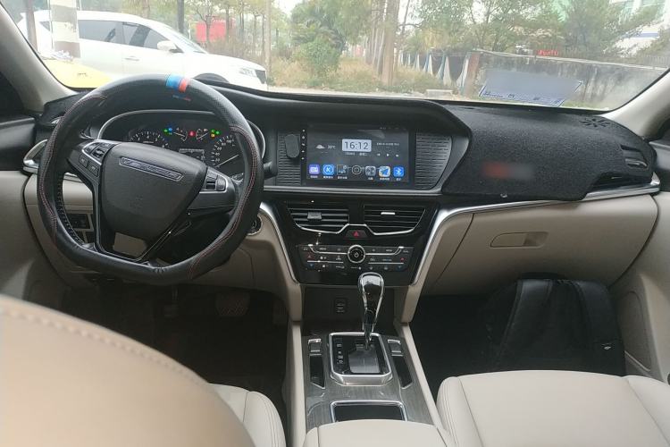 Used Venucia T90 2017 2.0L CVT Smart Edition Center Console