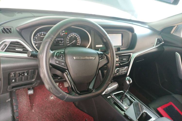 Used Venucia T90 2017 2.0L CVT Smart Edition Center Console