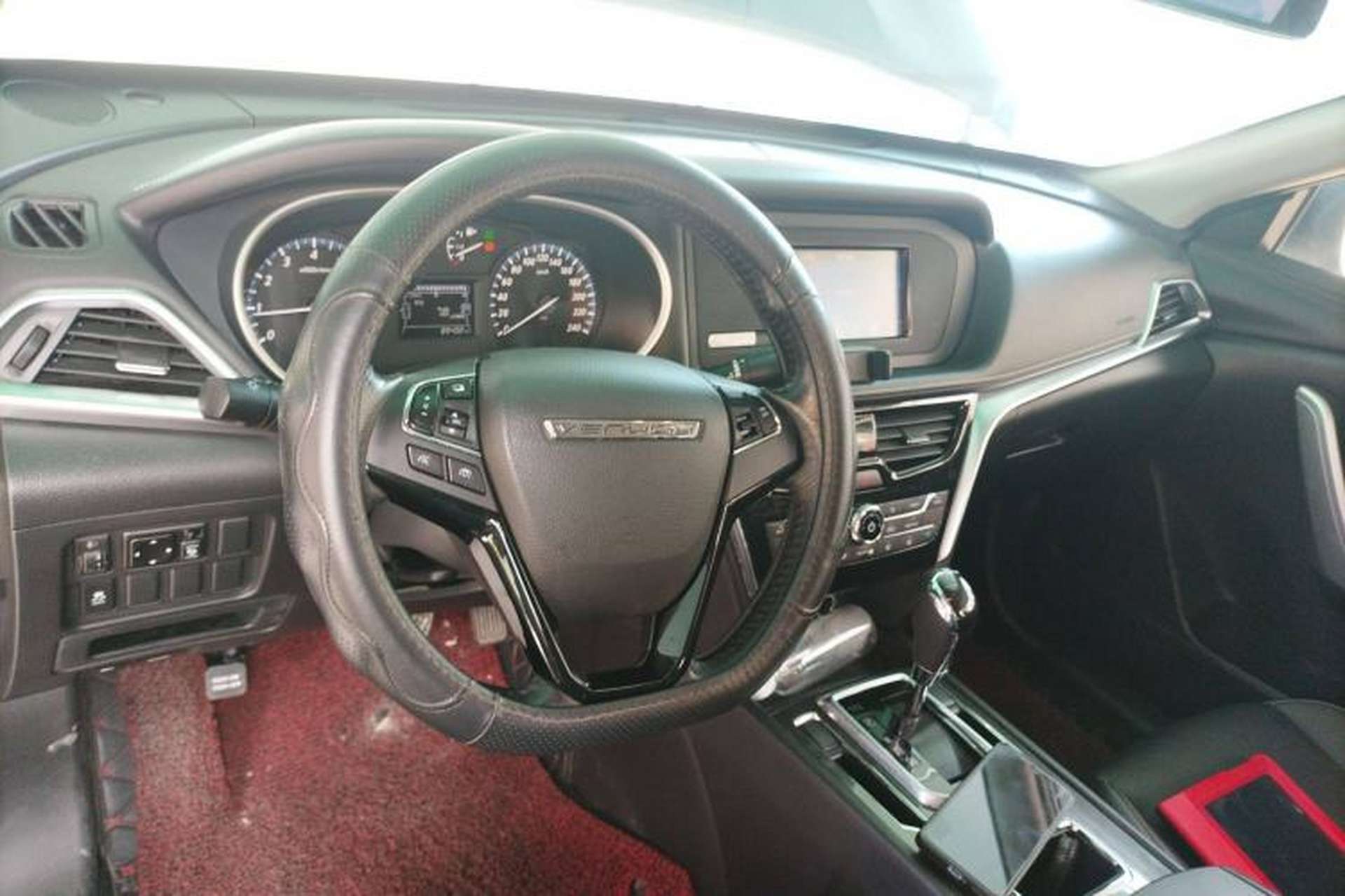 Used Venucia T90 2017 2.0L CVT Smart Edition Center Console