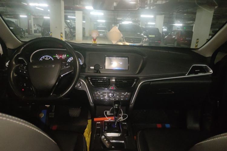 Used Venucia T90 2017 2.0L CVT Smart Edition Center Console