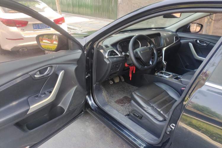 Used Venucia T90 2017 2.0L CVT Smart Edition Driver Seat