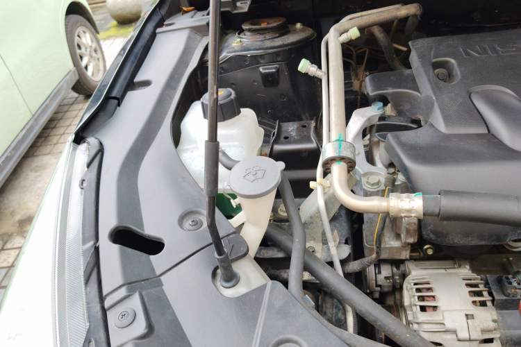 Used Venucia T90 2017 2.0L CVT Smart Edition Engine Bay Right