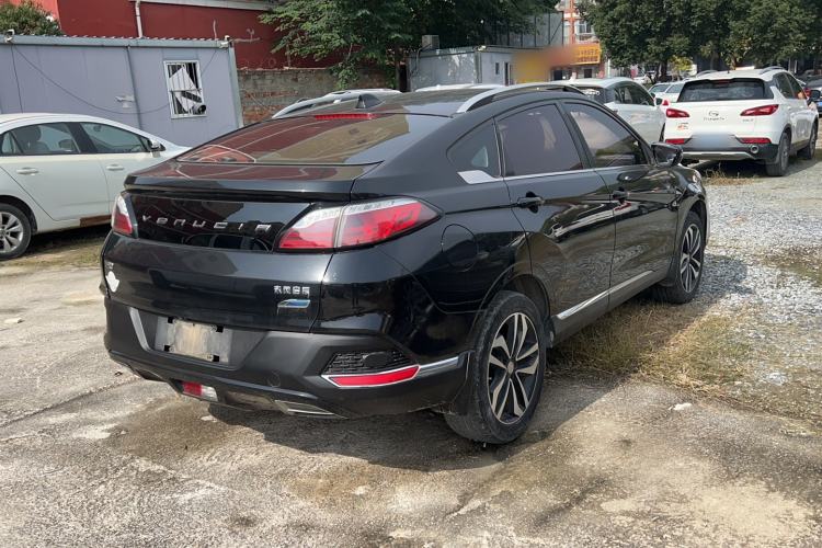 Used Venucia T90 2017 2.0L CVT Smart Edition Exterior 3
