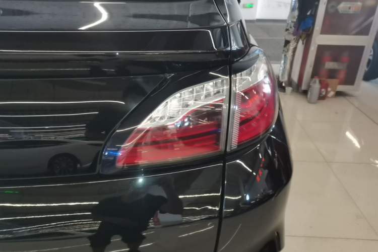 Used Venucia T90 2017 2.0L CVT Smart Edition Exterior 3