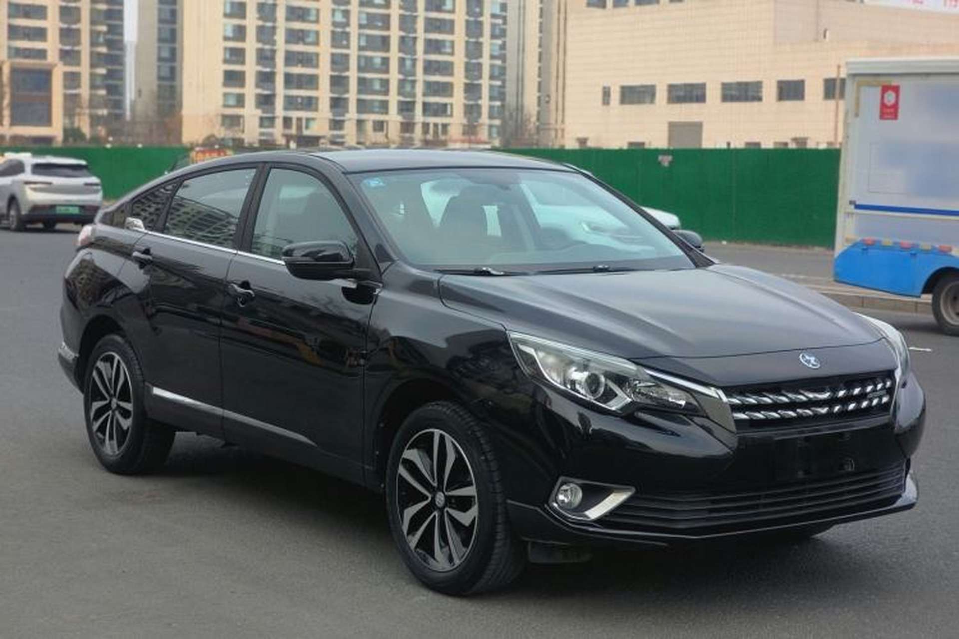 Used Venucia T90 2017 2.0L Manual ChenShang Edition Exterior 3