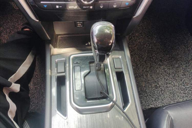 Used Venucia T90 2017 2.0L CVT Smart Edition Gear Lever