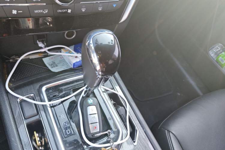 Used Venucia T90 2017 2.0L CVT Smart Edition Gear Lever