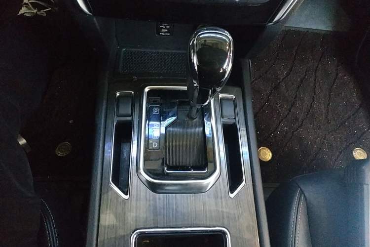 Used Venucia T90 2017 2.0L CVT Smart Edition Gear Lever