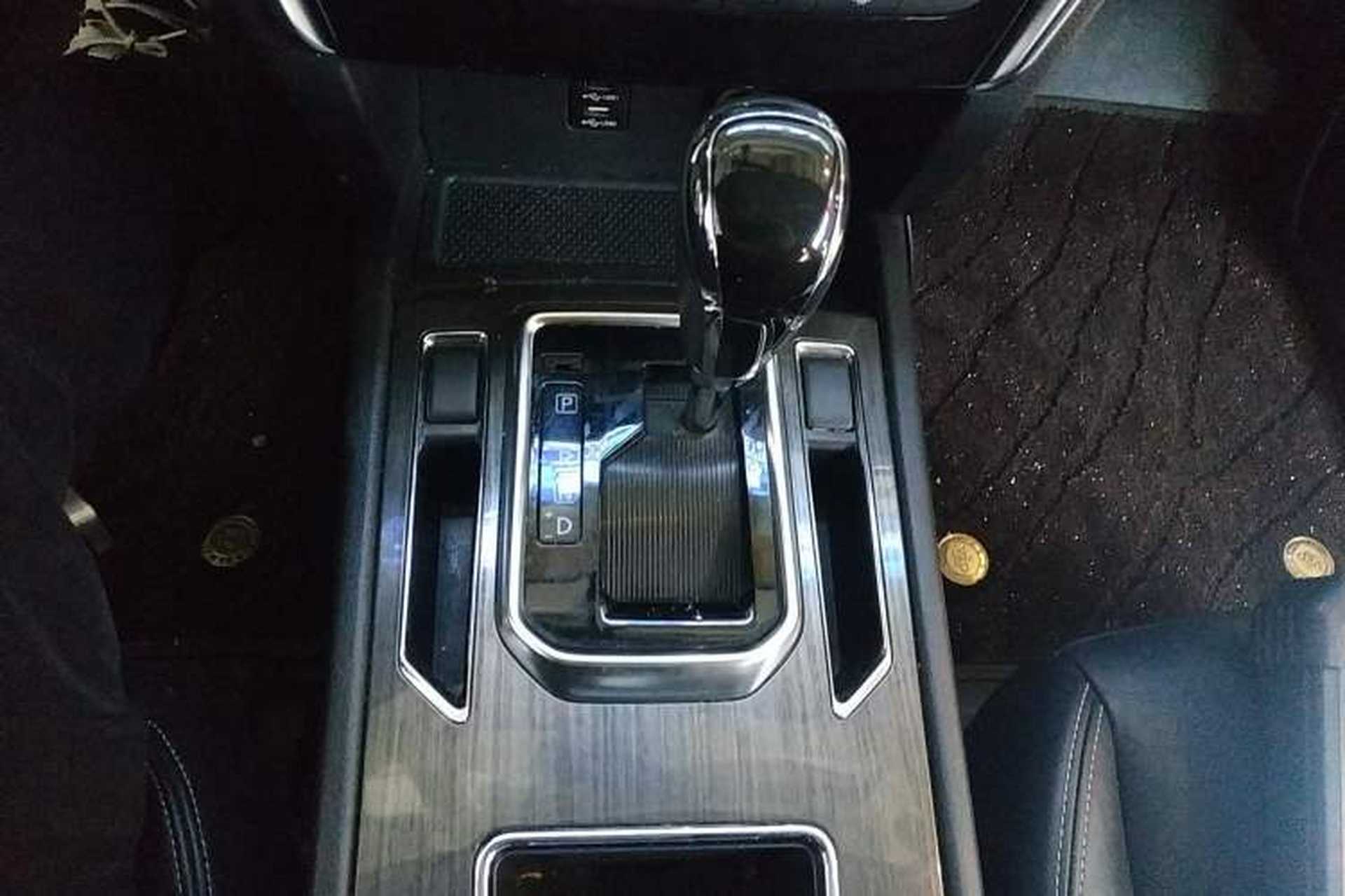 Used Venucia T90 2017 2.0L CVT Smart Edition Gear Lever