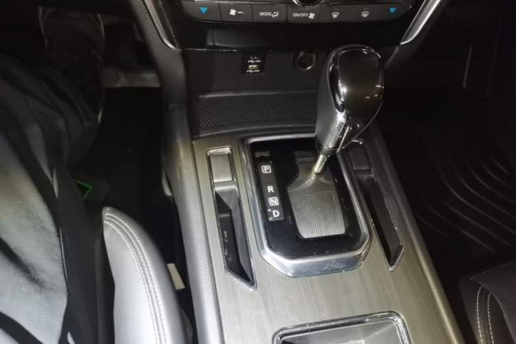 Used Venucia T90 2017 2.0L CVT Smart Edition Gear Lever
