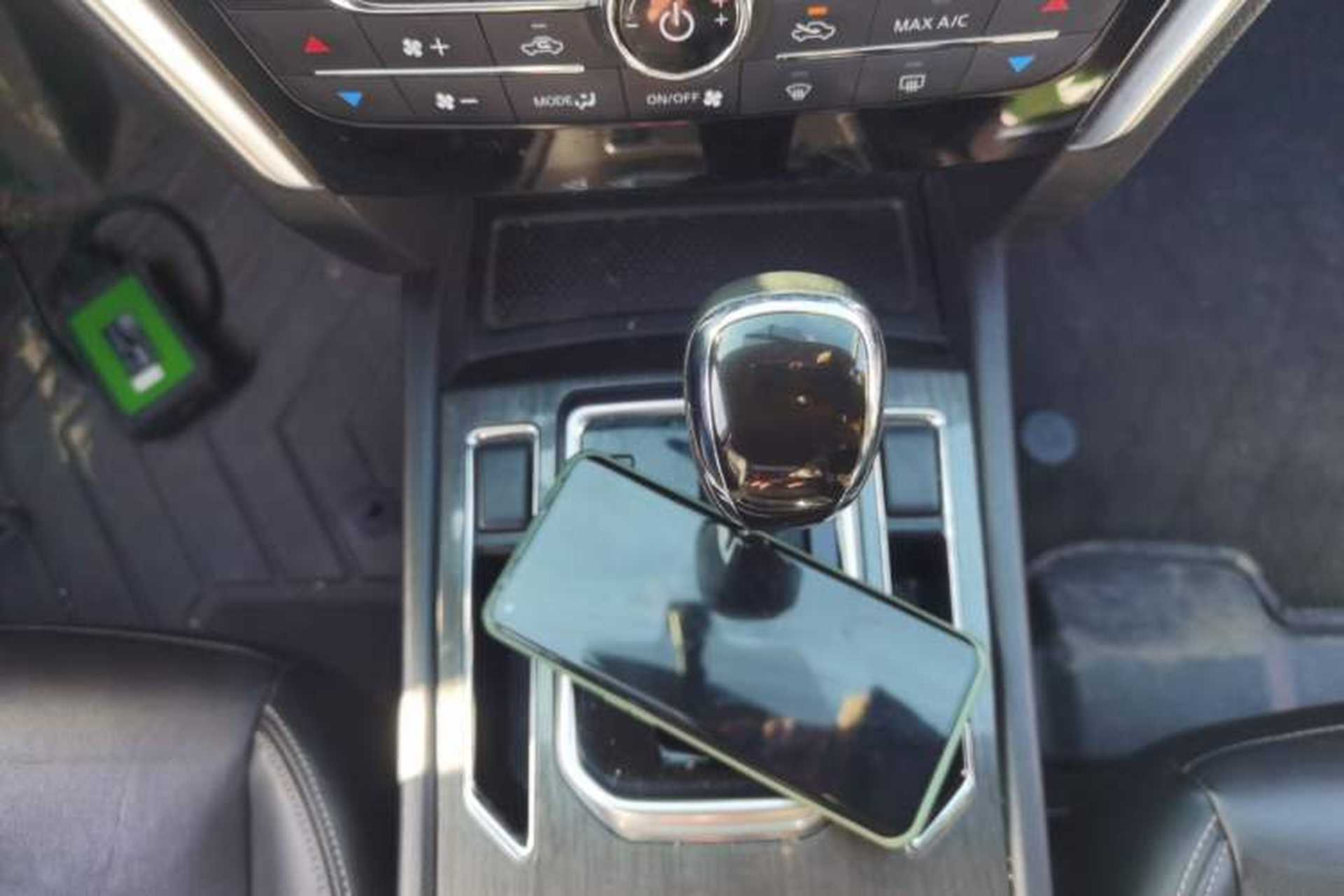 Used Venucia T90 2017 2.0L CVT Smart Edition Gear Lever