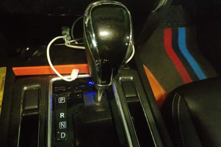Used Venucia T90 2017 2.0L CVT Smart Edition Gear Lever