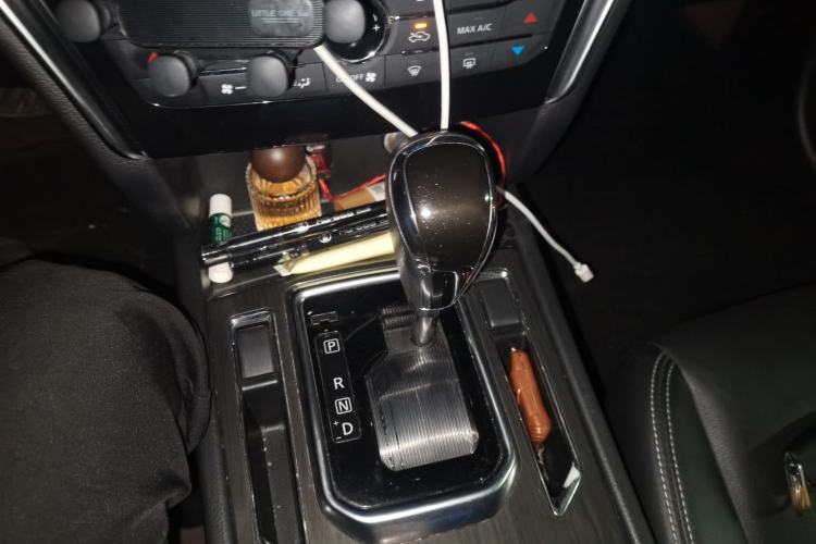Used Venucia T90 2017 2.0L CVT Smart Edition Gear Lever