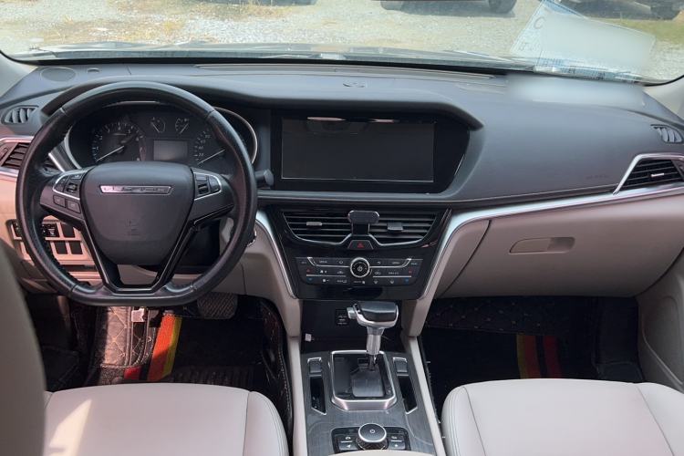 Used Venucia T90 2017 2.0L CVT Smart Edition Interior 3