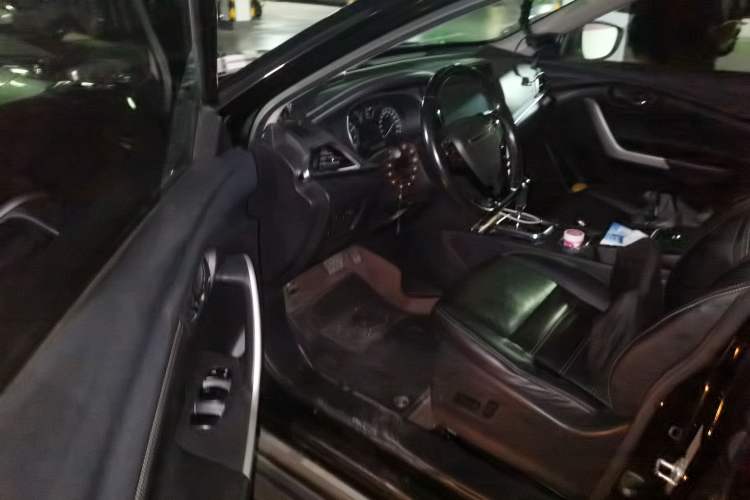 Used Venucia T90 2017 2.0L CVT Smart Edition Interior 3