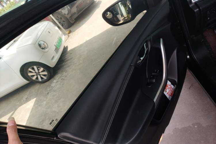 Used Venucia T90 2017 2.0L CVT Smart Edition Left Front Door Interior