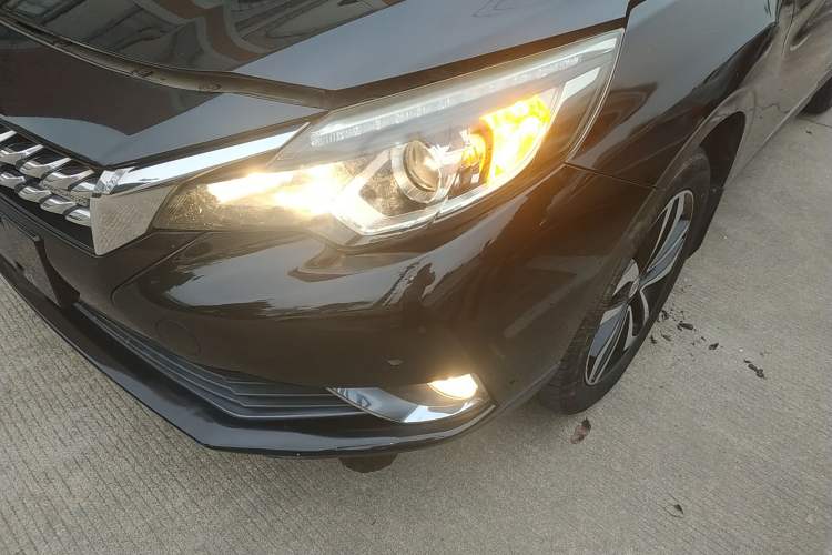 Used Venucia T90 2017 2.0L CVT Smart Edition Left Front Headlight