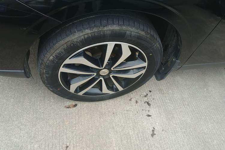 Used Venucia T90 2017 2.0L CVT Smart Edition Left Front Wheel Hub