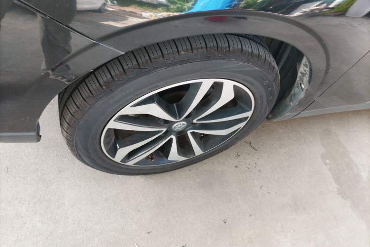 Used Venucia T90 2017 2.0L CVT Smart Edition Left Front Wheel Hub