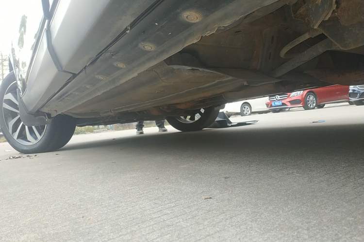 Used Venucia T90 2017 2.0L CVT Smart Edition Left Side Sill