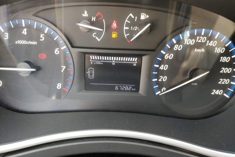 Used Venucia T90 2017 2.0L Manual ChenShang Edition Odometer Close Up