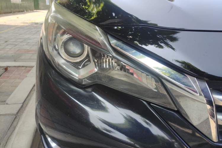 Used Venucia T90 2017 2.0L CVT Smart Edition Right Front Headlight