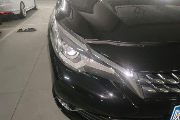Used Venucia T90 2017 2.0L CVT Smart Edition Right Front Headlight