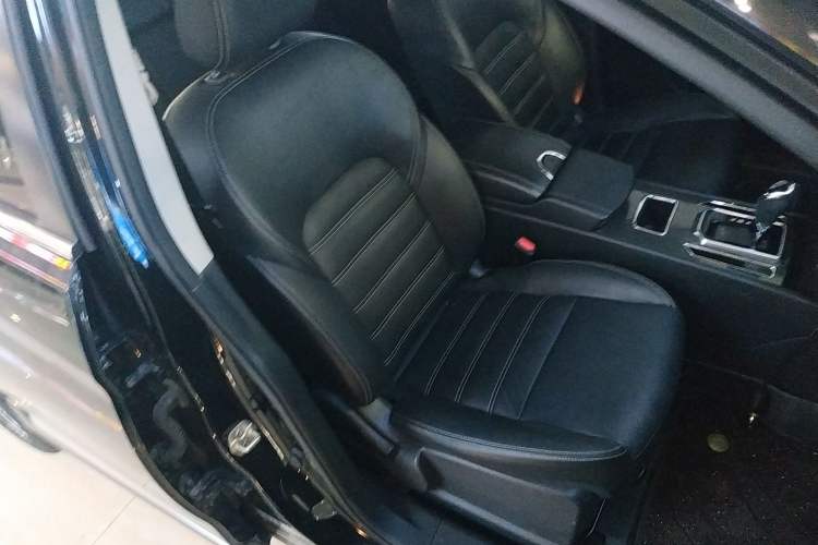 Used Venucia T90 2017 2.0L CVT Smart Edition Right Front Seat