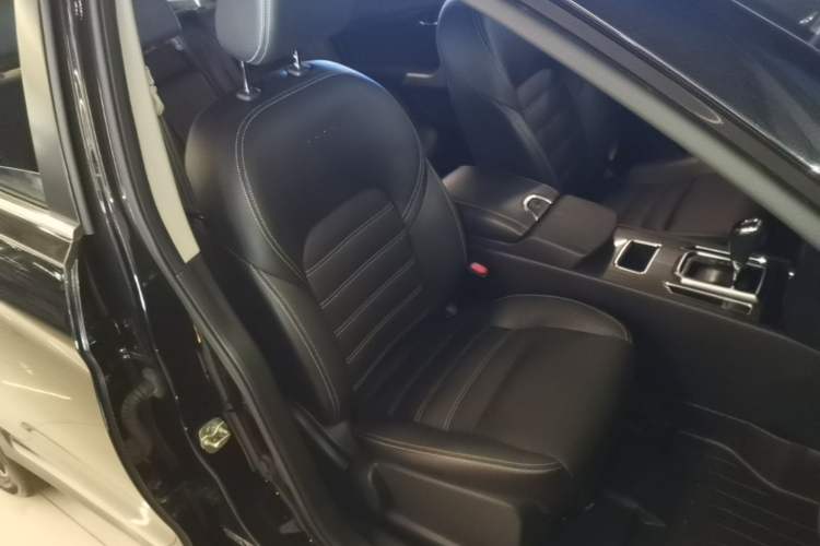 Used Venucia T90 2017 2.0L CVT Smart Edition Right Front Seat
