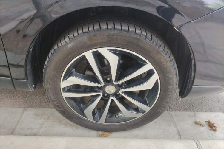 Used Venucia T90 2017 2.0L CVT Smart Edition Right Front Wheel Hub